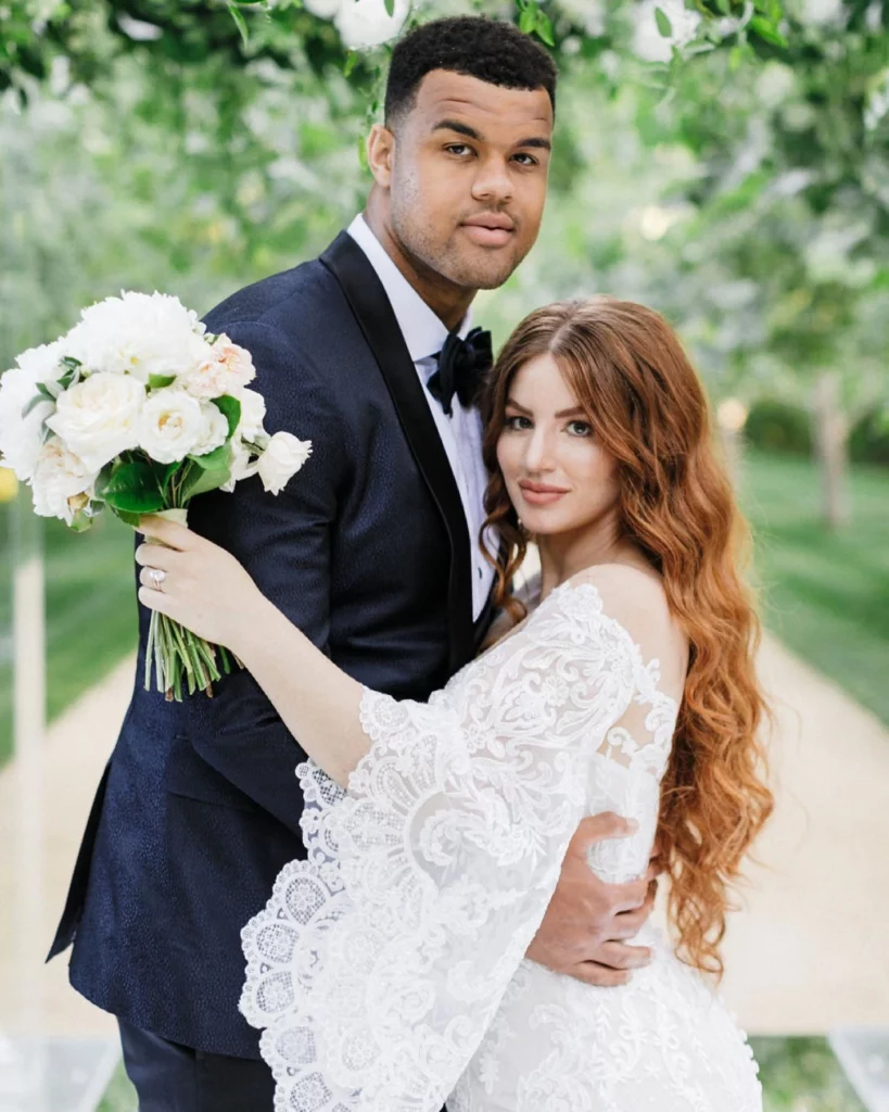 Arik-Armstead-and-Mindy-Hardwood-in-their-marriage-ceremony