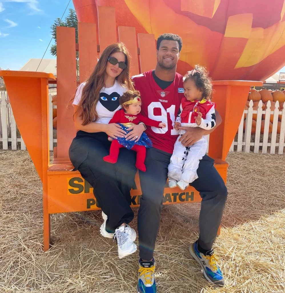 Arik-Armstead-with-his-wife-and-two-daughters