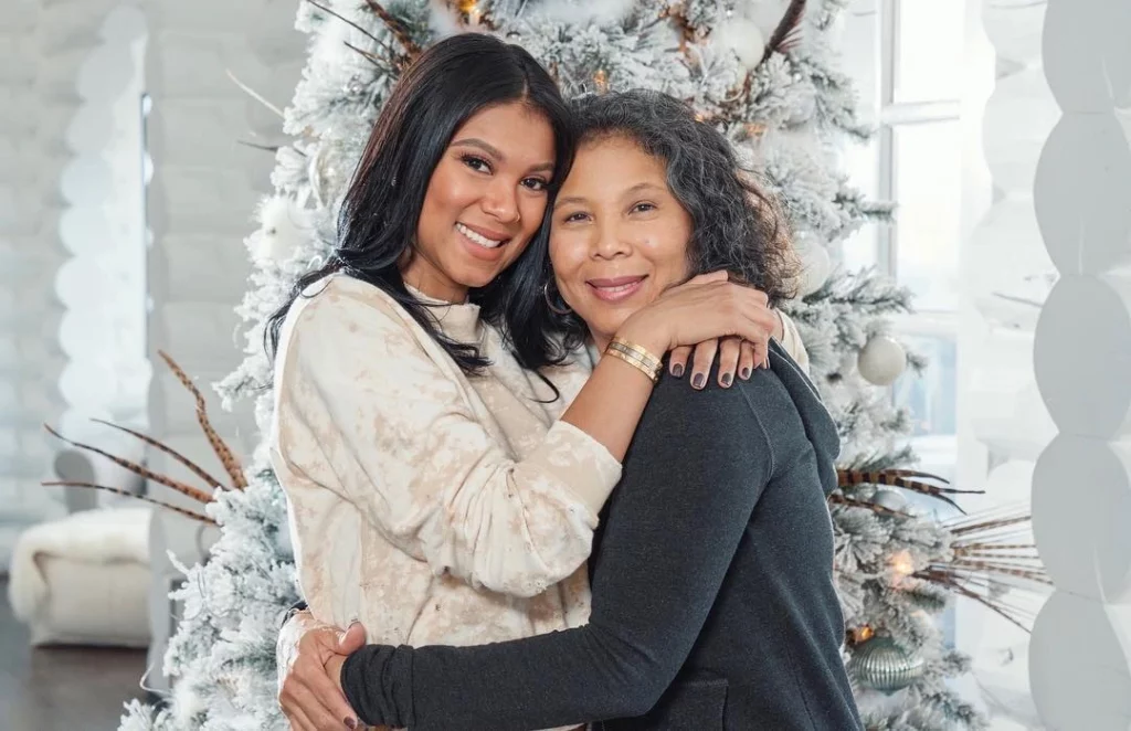 Eniko-Hart-and-her-mom