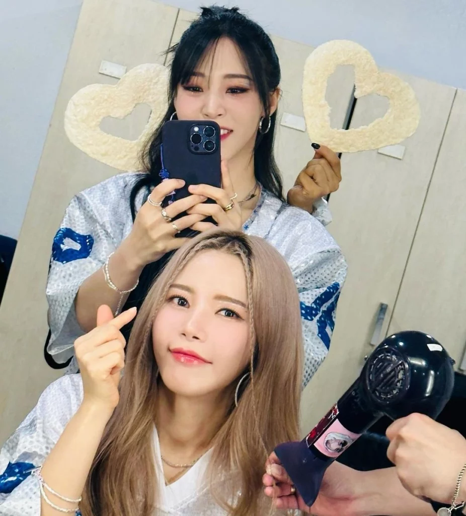 Moon-Byul-and-Solar
