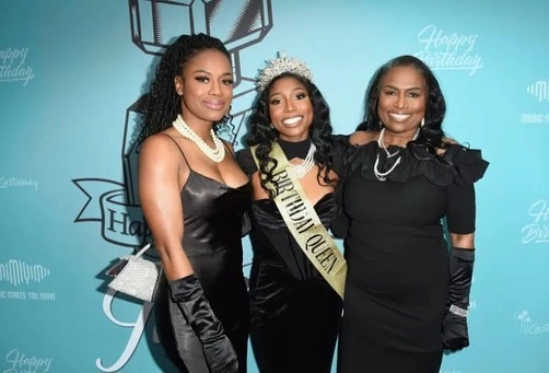 tabyana-ali-with-her-sister-and-parents